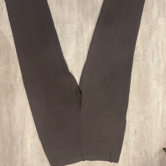 Wilfred The Effortless Pant in Peppercorn Gray. - Picture 7 of 11